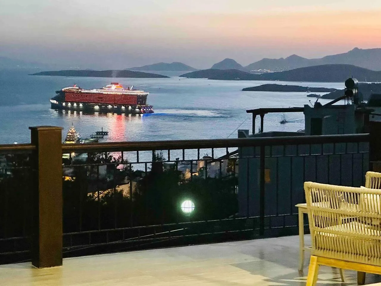 Deniz Manzarali Tas Villa Bodrum
