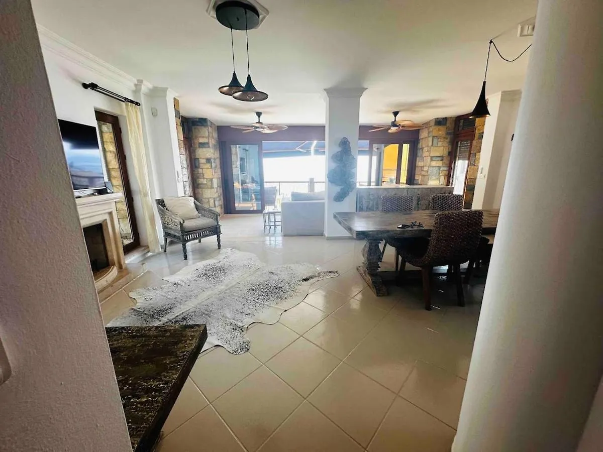 Deniz Manzarali Tas Villa Bodrum