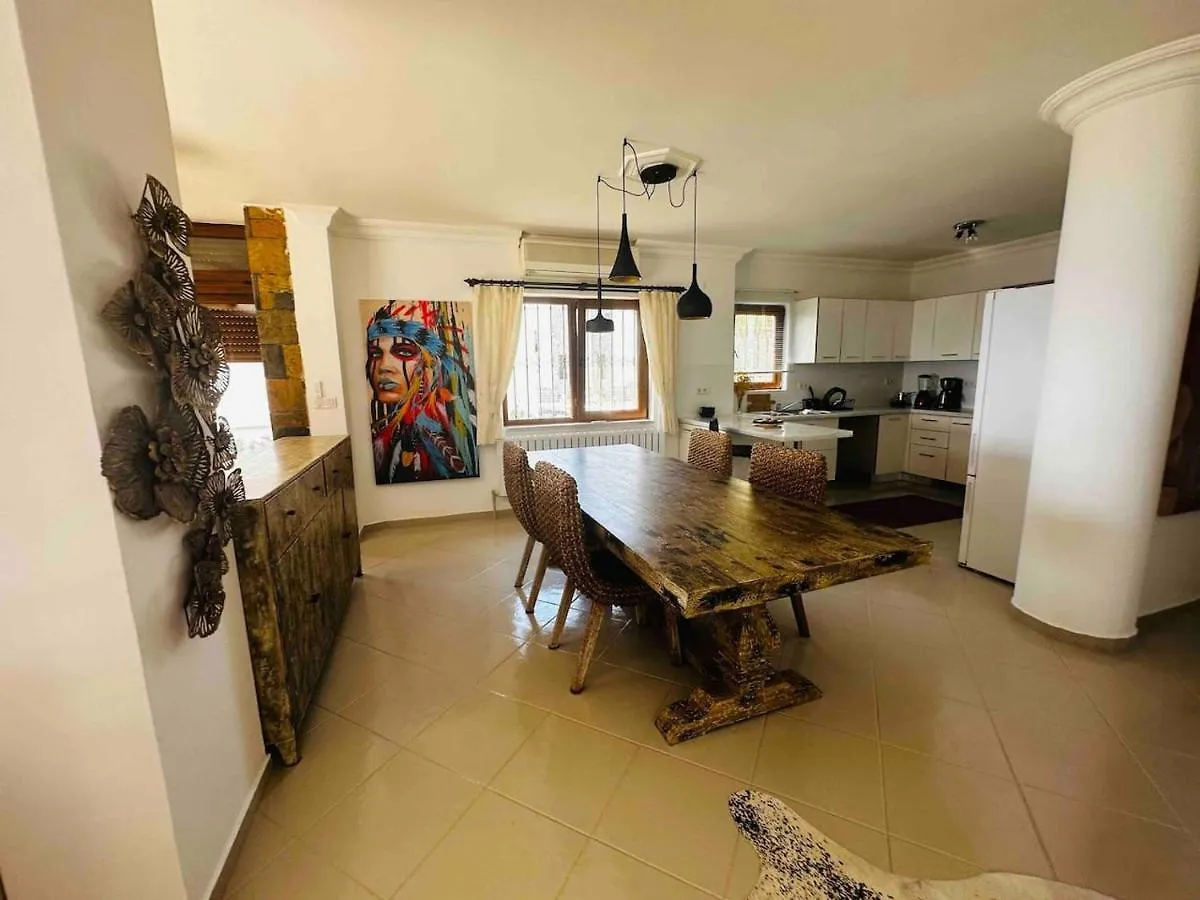 Deniz Manzarali Tas Villa Bodrum