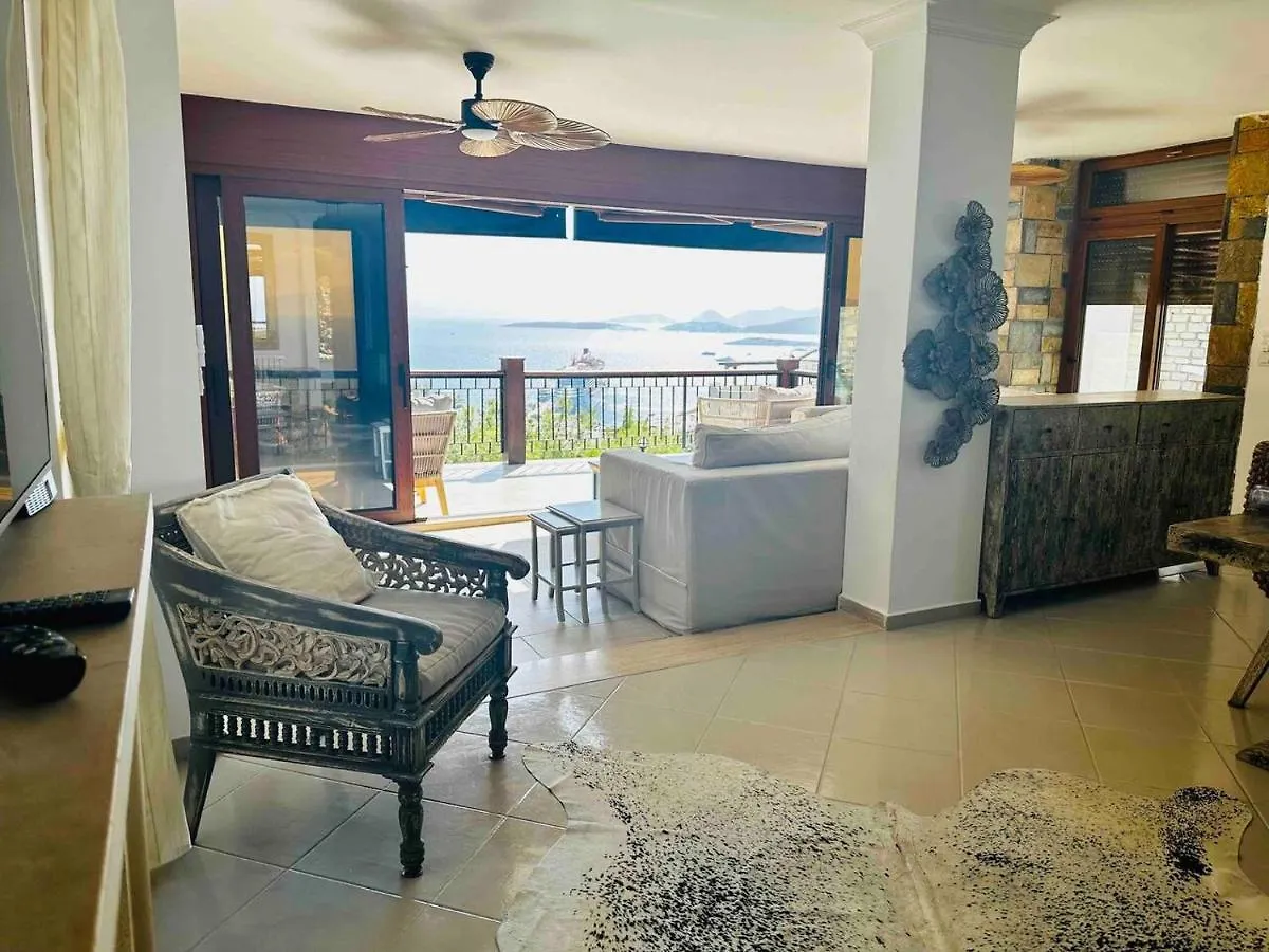Deniz Manzarali Tas Villa Bodrum Turkiet