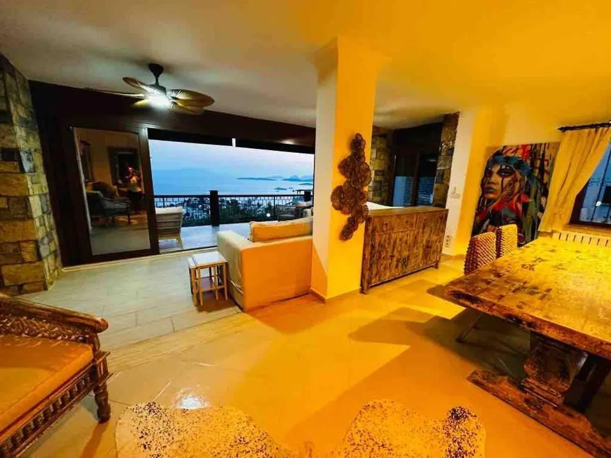 Deniz Manzarali Tas Villa Bodrum Turkiet