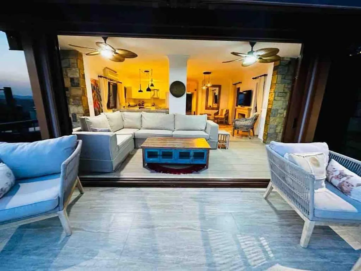Deniz Manzarali Tas Villa Bodrum