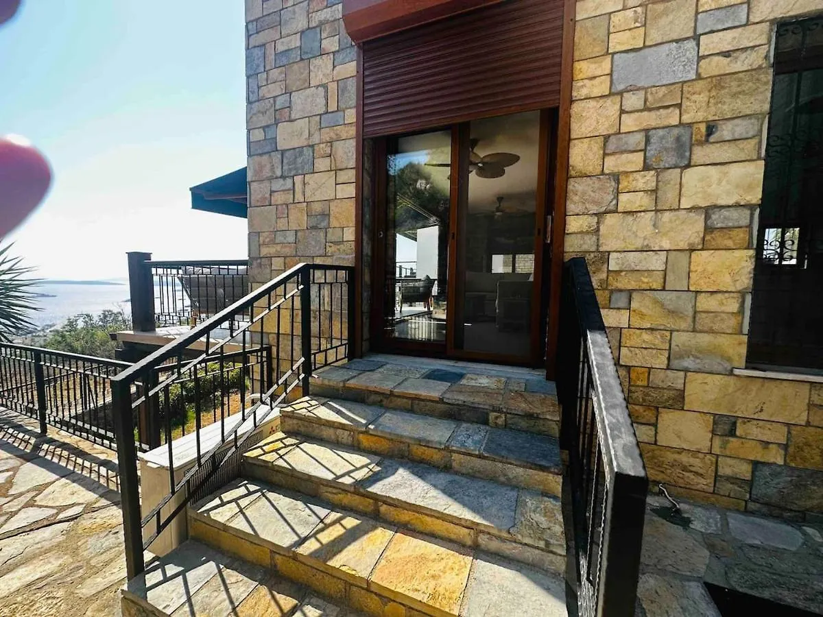 Deniz Manzarali Tas Villa Bodrum