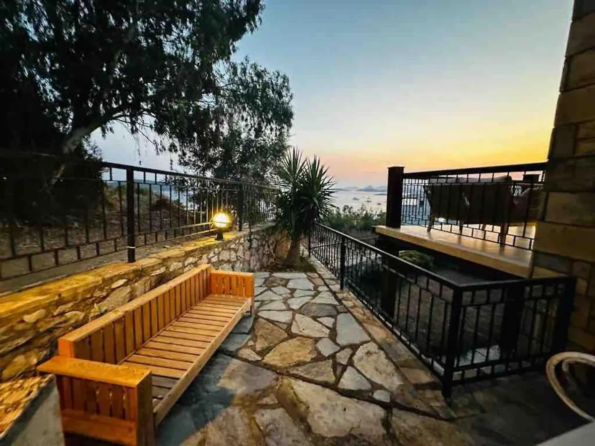 Deniz Manzarali Tas Villa Bodrum