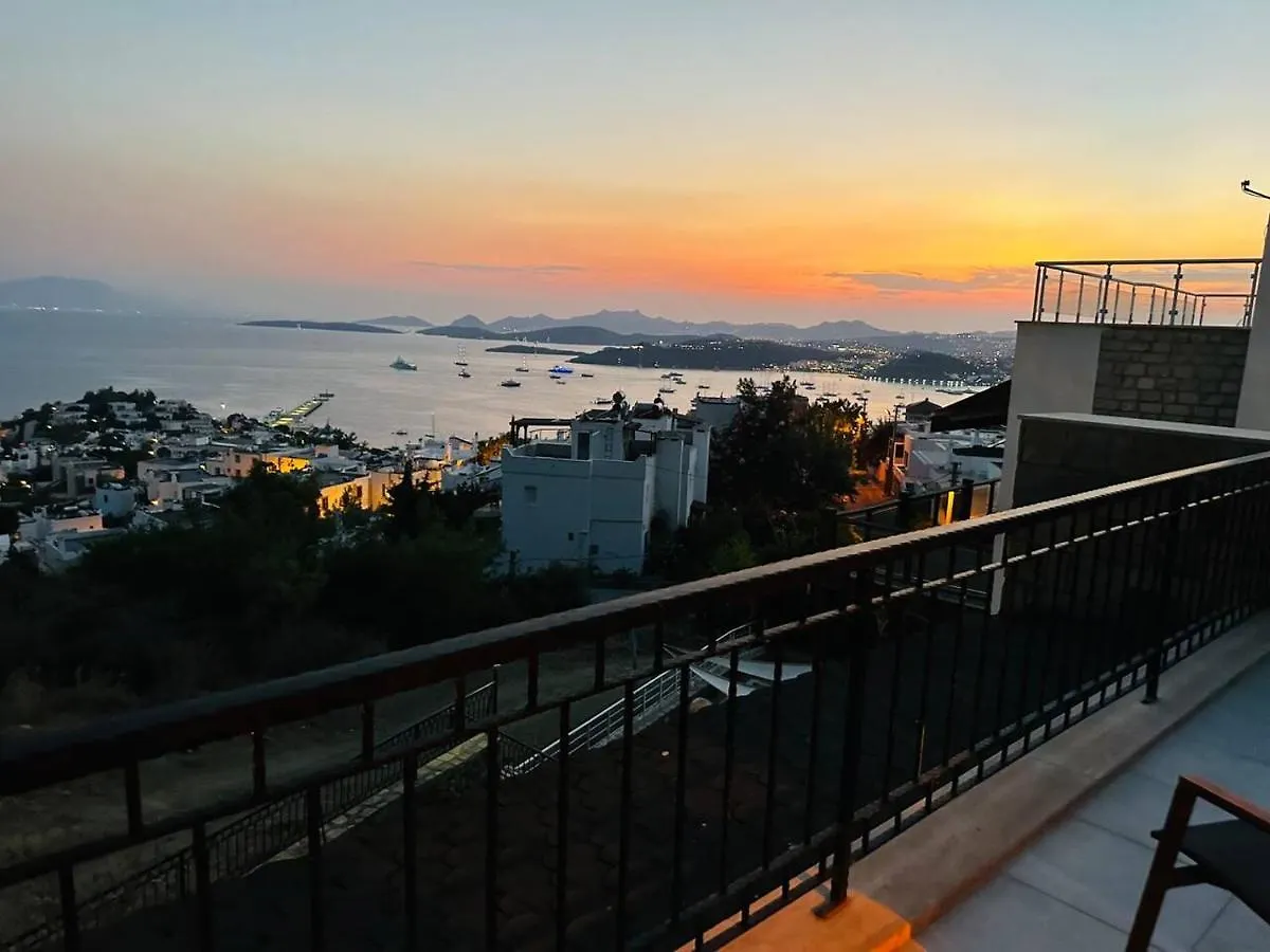 Deniz Manzarali Tas Villa Bodrum Turkiet