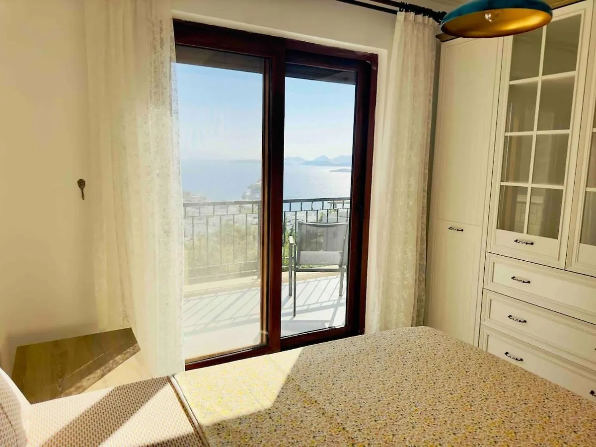 Deniz Manzarali Tas Villa Bodrum Turkiet
