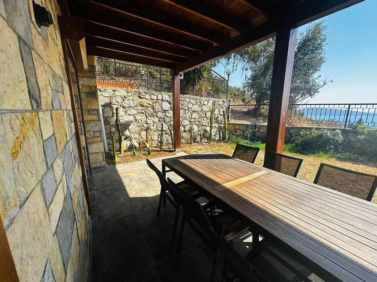 Deniz Manzarali Tas Villa Bodrum