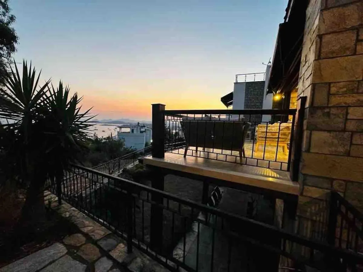 Deniz Manzarali Tas Villa Bodrum
