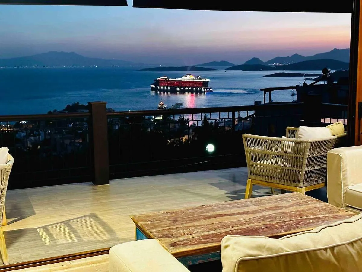 Deniz Manzarali Tas Villa Bodrum