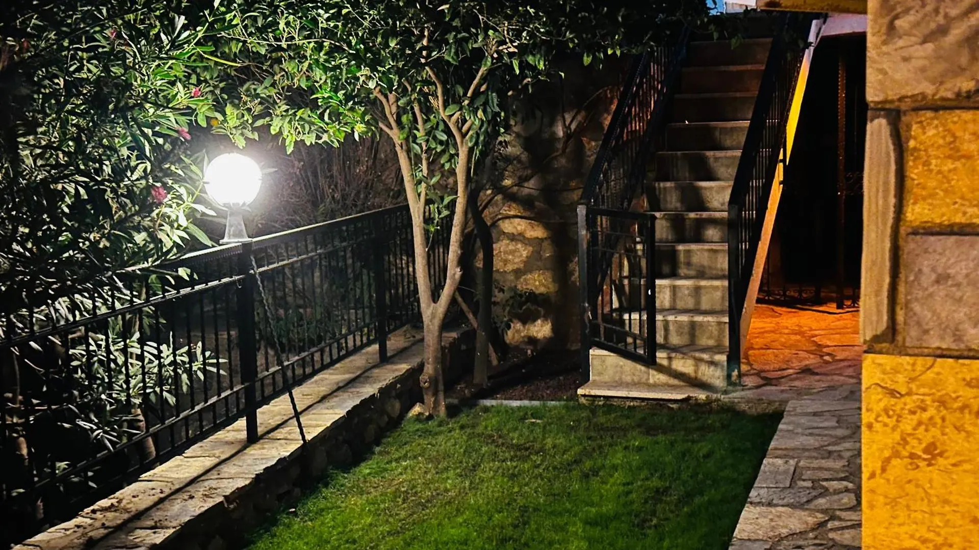 Deniz Manzarali Tas Villa Bodrum