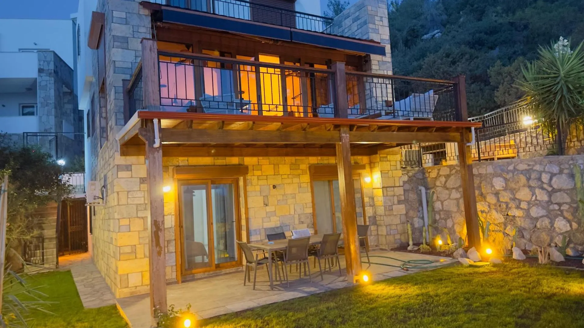 Deniz Manzarali Tas Villa Bodrum Turkiet