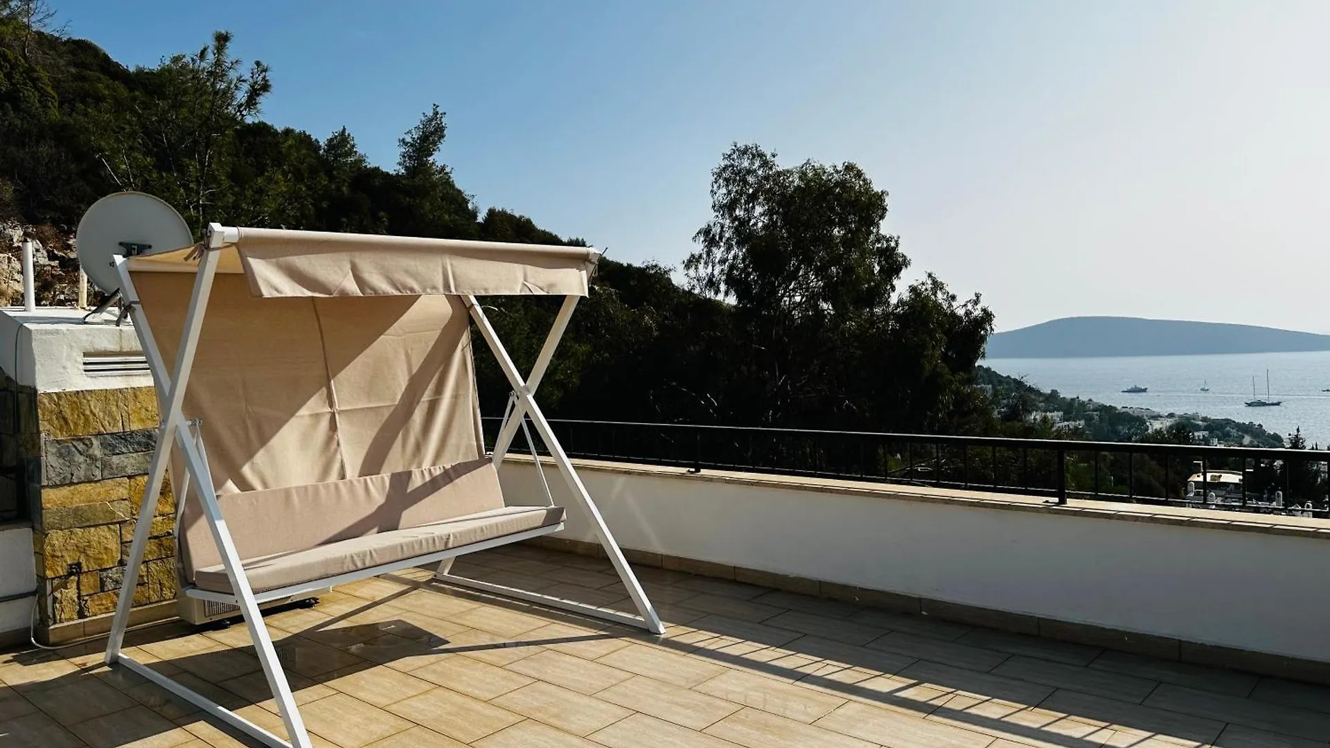 Deniz Manzarali Tas Villa Bodrum