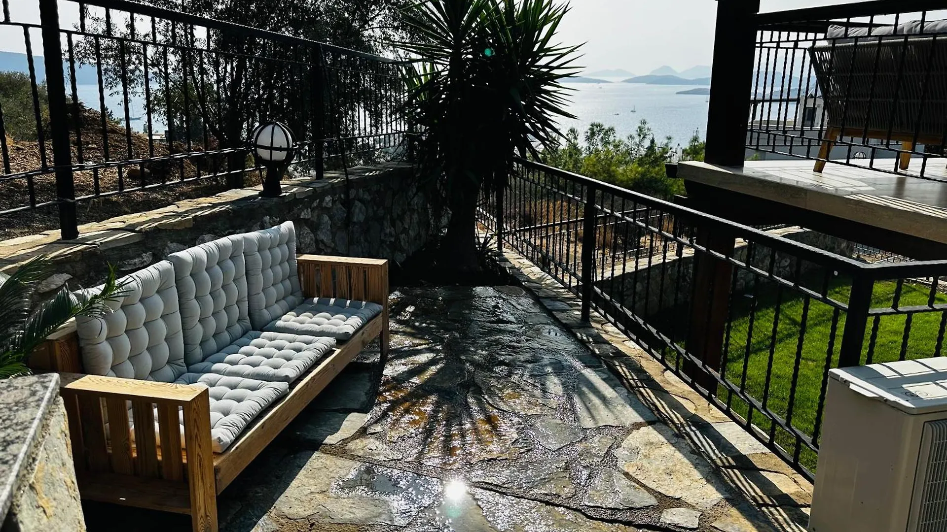 Deniz Manzarali Tas Villa Bodrum