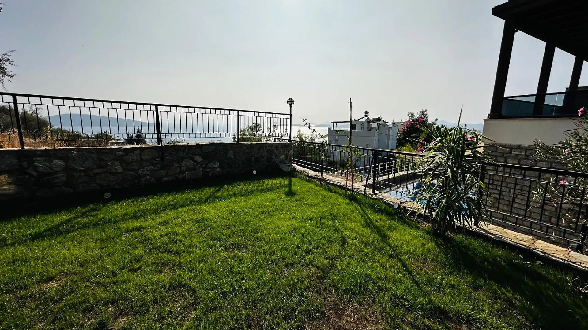 Deniz Manzarali Tas Villa Bodrum