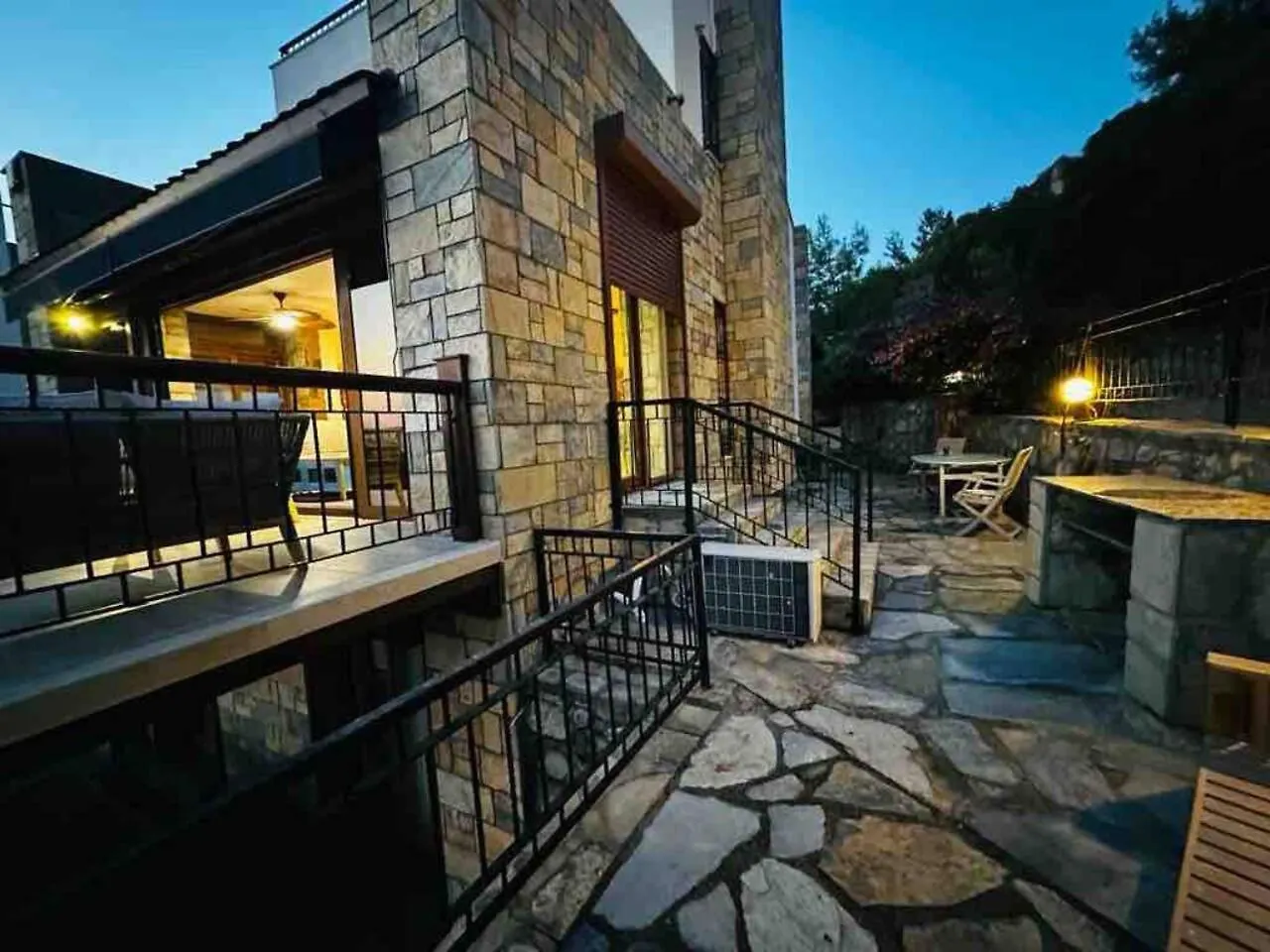 Deniz Manzarali Tas Villa Bodrum