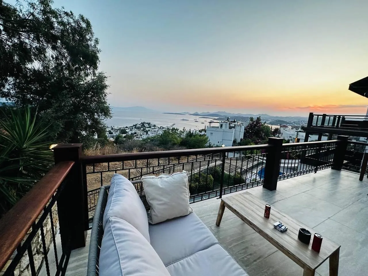 Deniz Manzarali Tas Villa Bodrum