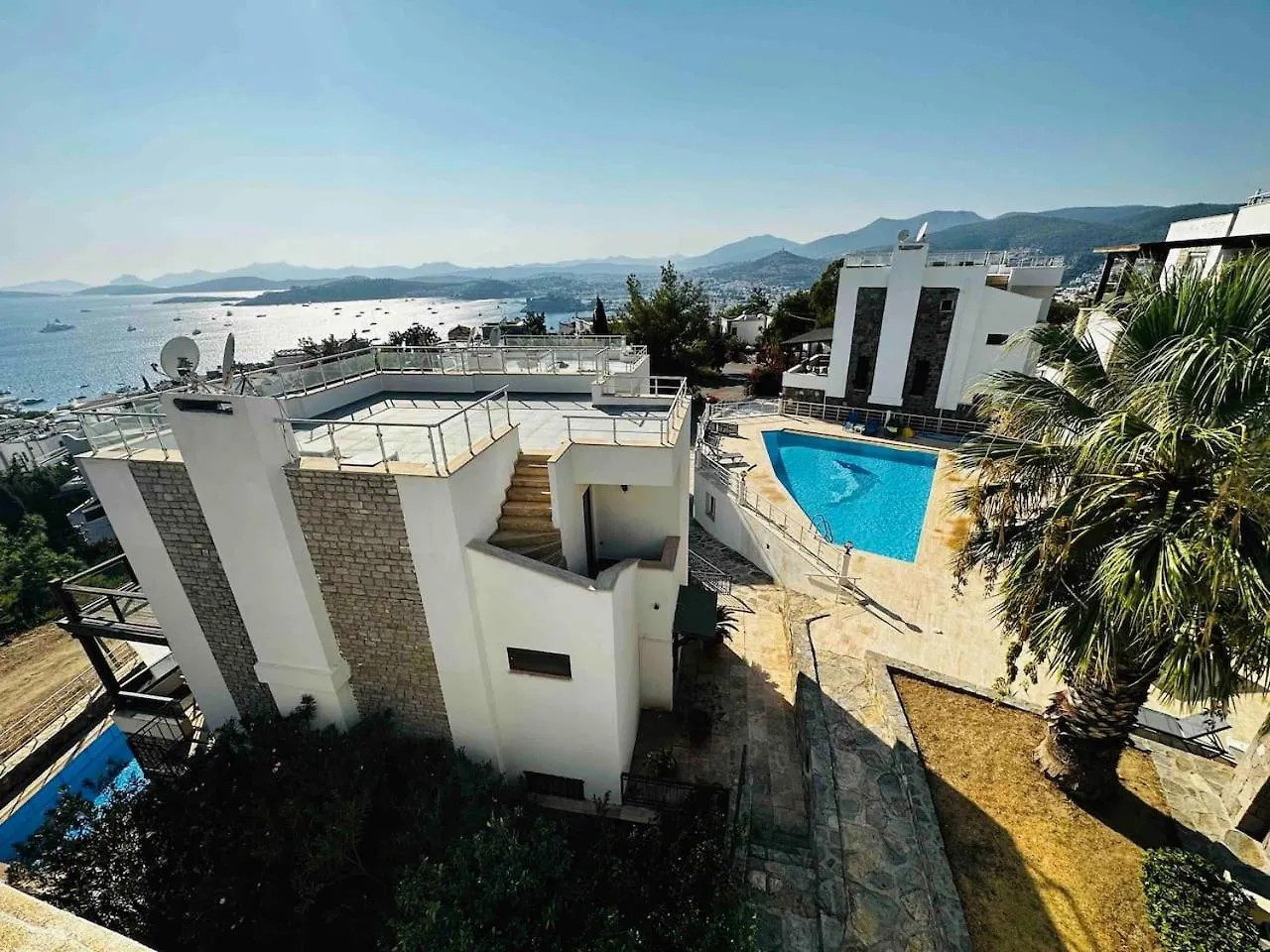 Deniz Manzarali Tas Villa Bodrum